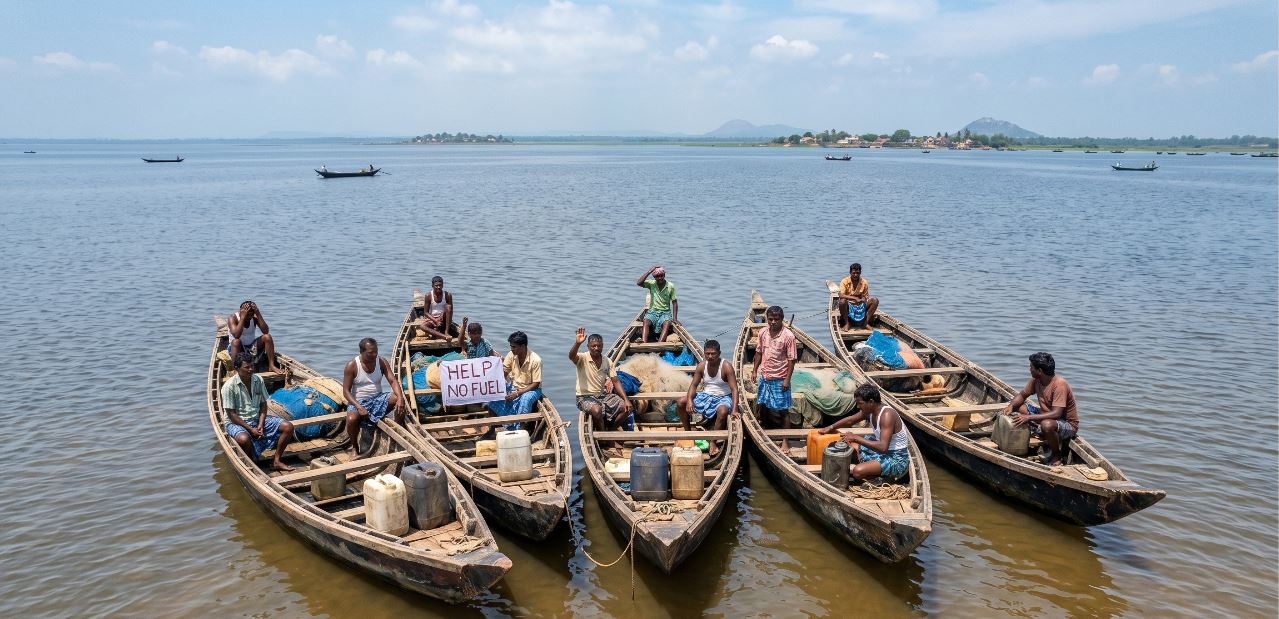 Over 100 Fishermen Stranded in Chilika Lake as Boats Run Out of Diesel